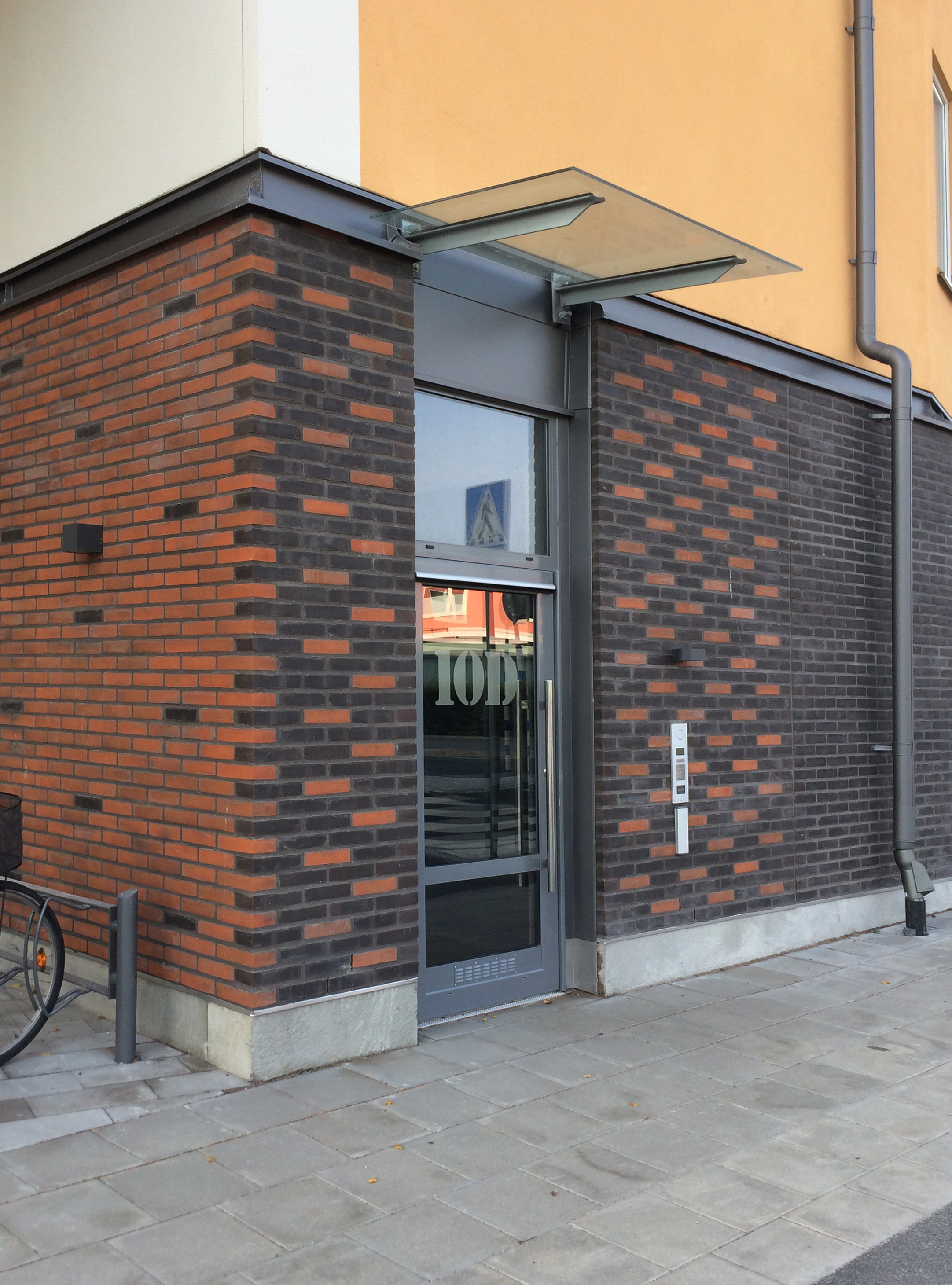 Flaggspelet, flerbostadshus Östra kanalstaden Åkersberga 4